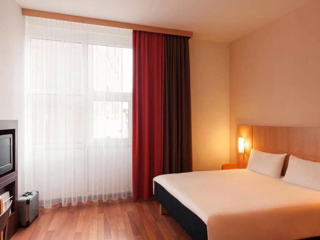Ibis Hotel Nuernberg Altstadt Exterior photo